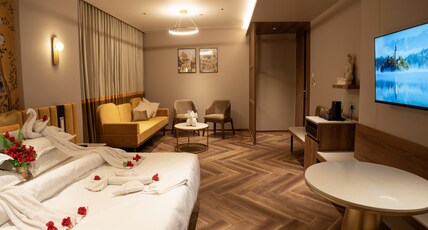SHREE RAM HOTEL Room Type - Suite Room