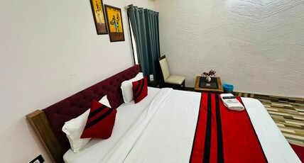 THE LANDMARK HOTE Room Type - Premium Deluxe Room