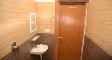 HOTEL JAYSHA Room Type - DELUXE QUEEN