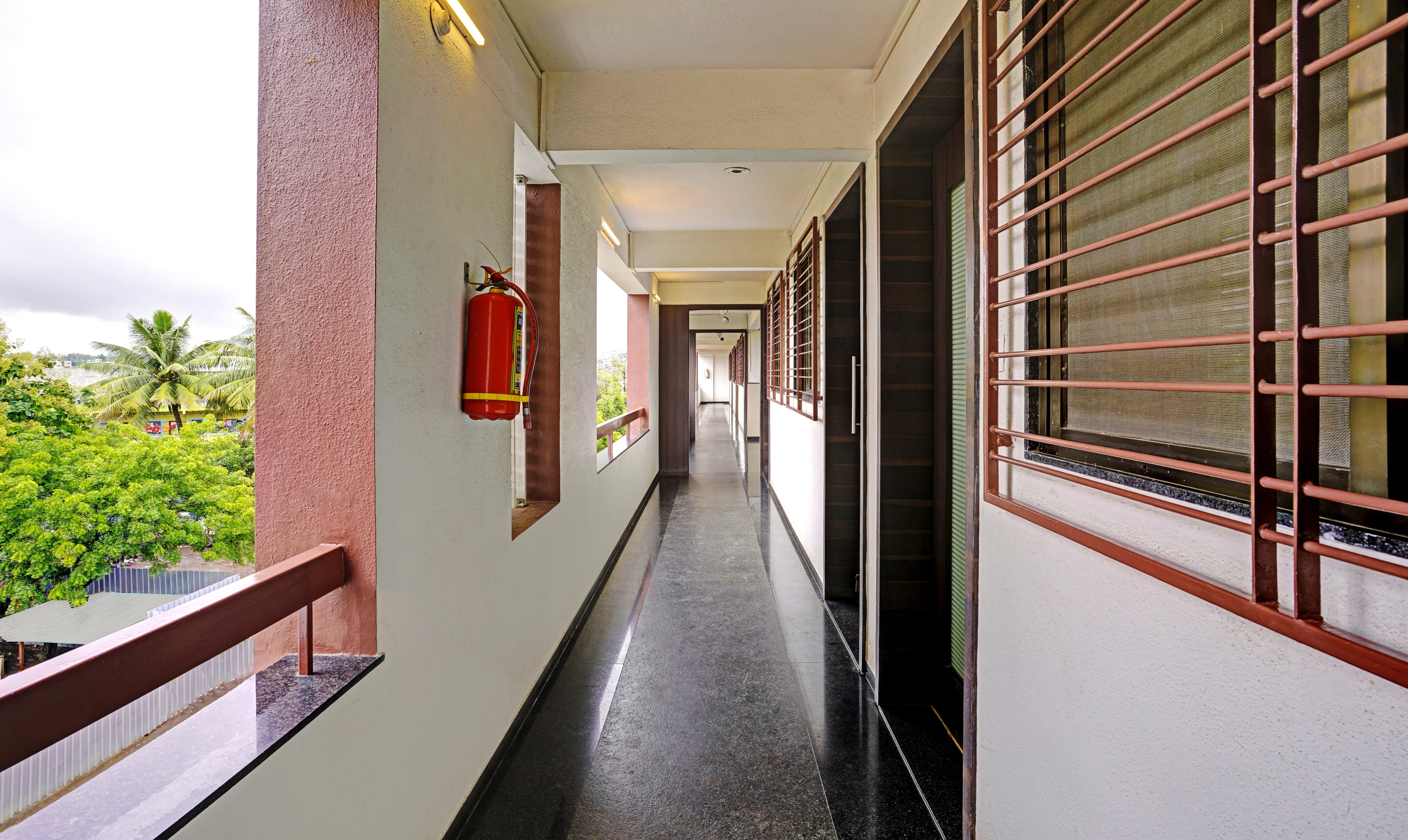 Itsy Hotels Oasis Pride - Tap to explore photos