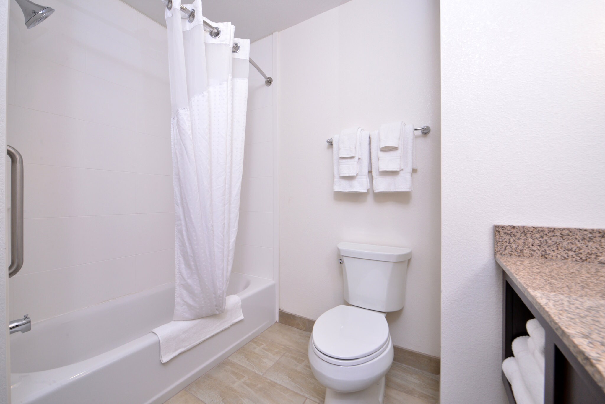 Holiday Inn Express & Suites PAGE - LAKE POWELL AREA - Tap to explore photos