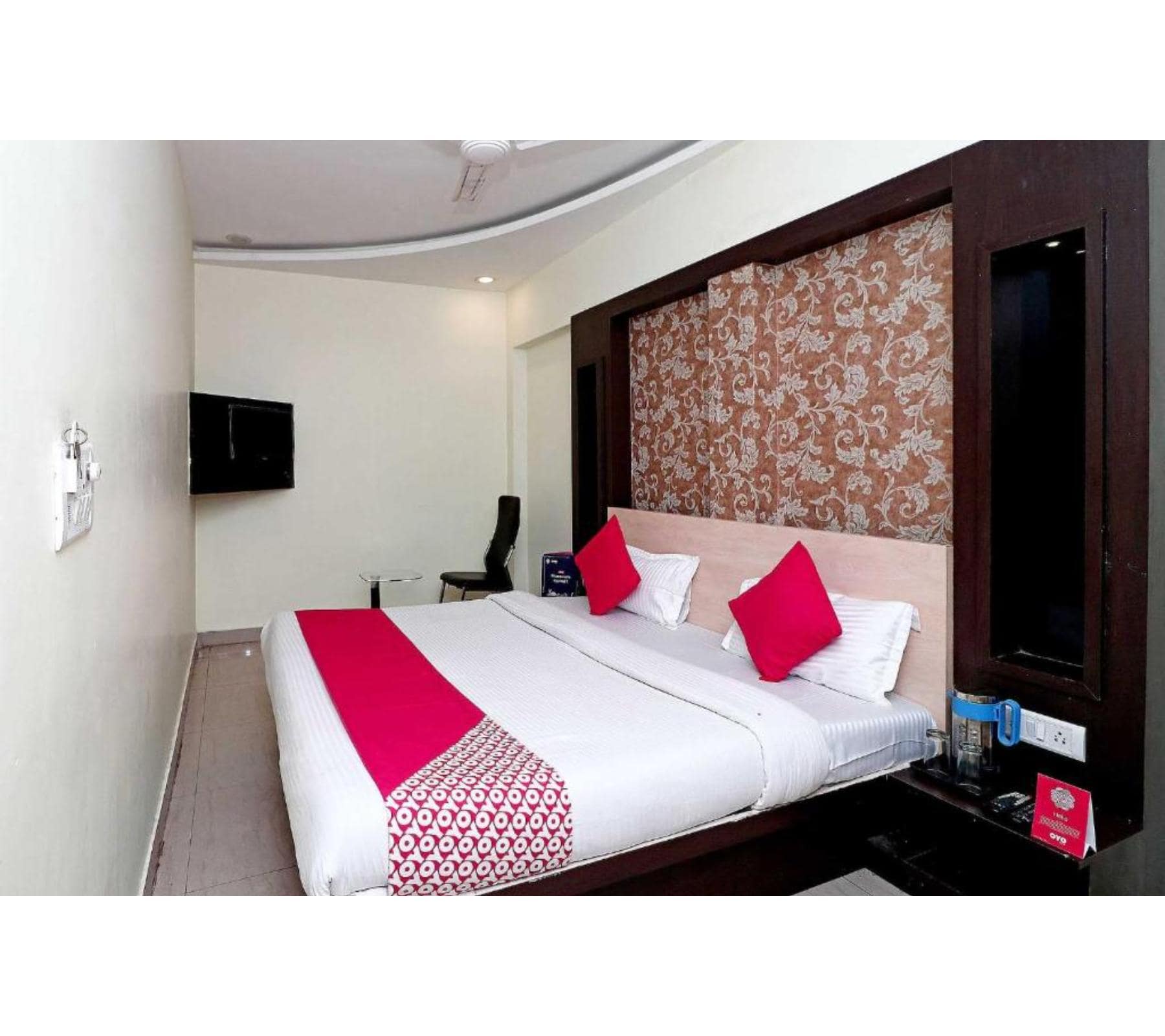 G9 Residency - Tap to explore photos