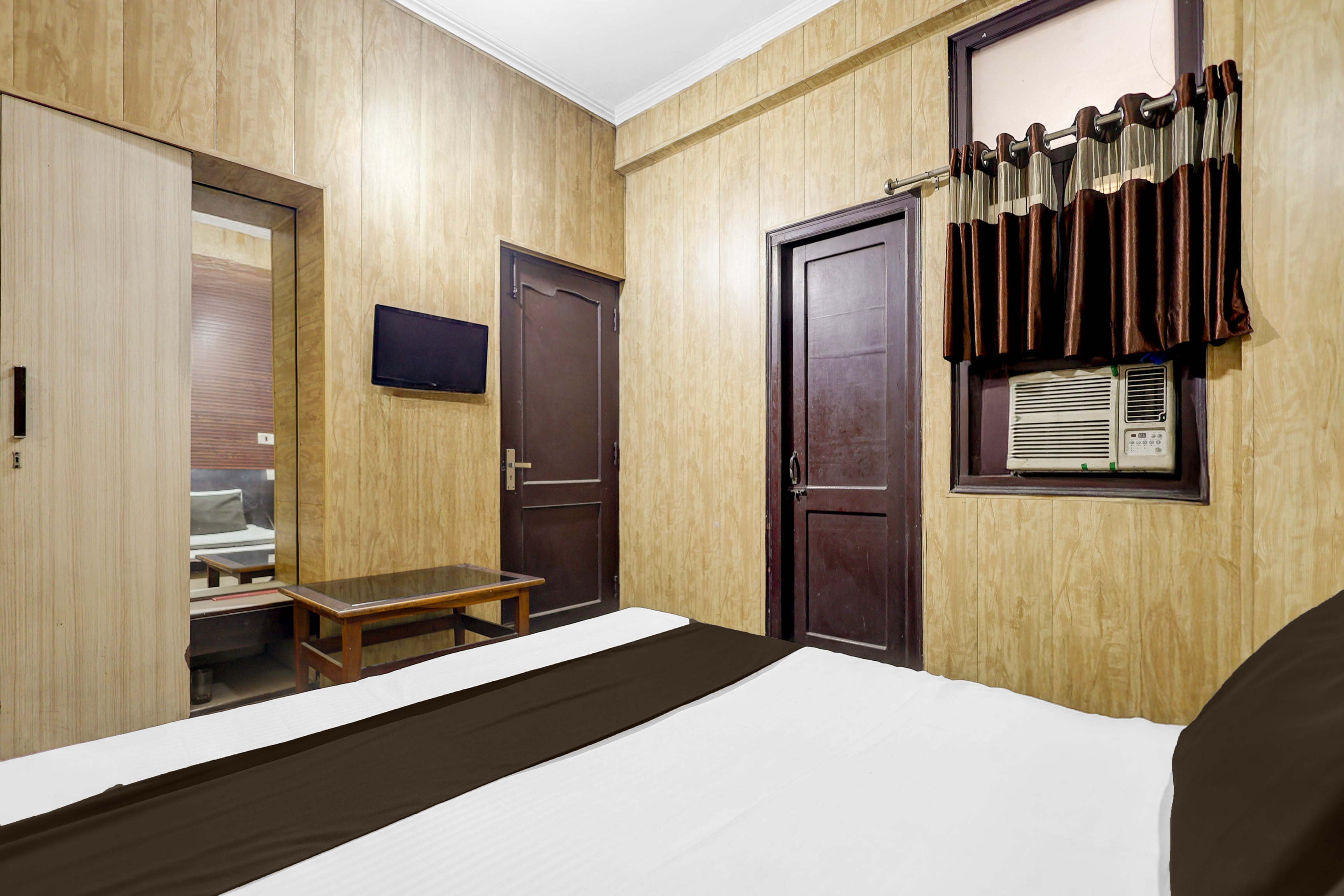 The Royal Aman Hotel O and Restaurant - Tap to explore photos