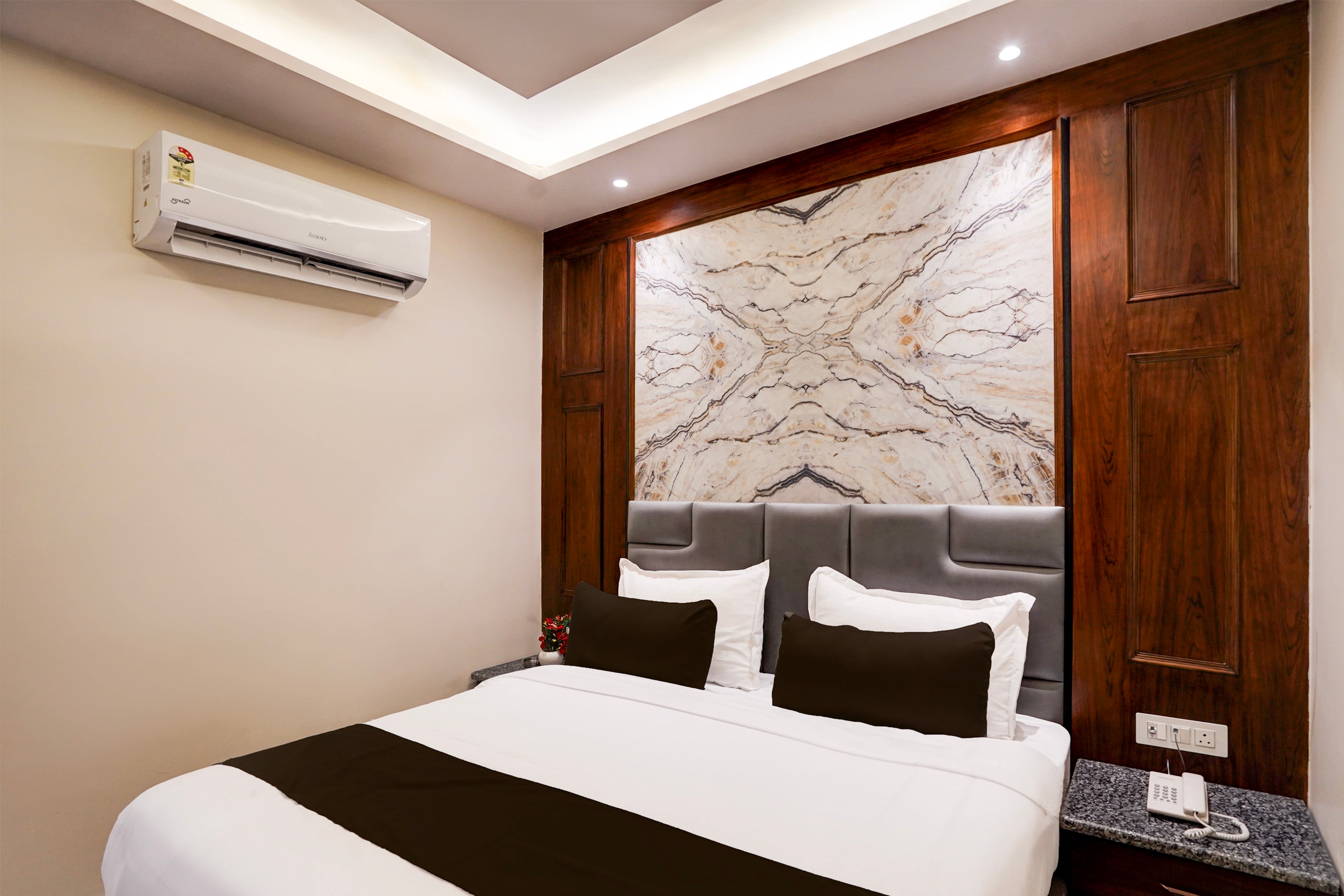 Hotel O D2 - Tap to explore photos