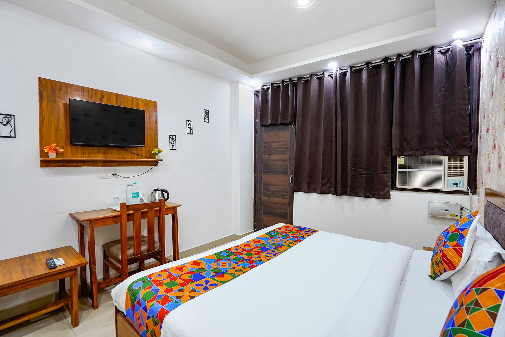 FabHotel Frolic Luxury Stay- Nr, Sec 52 Noida Metro Station - Tap to explore photos