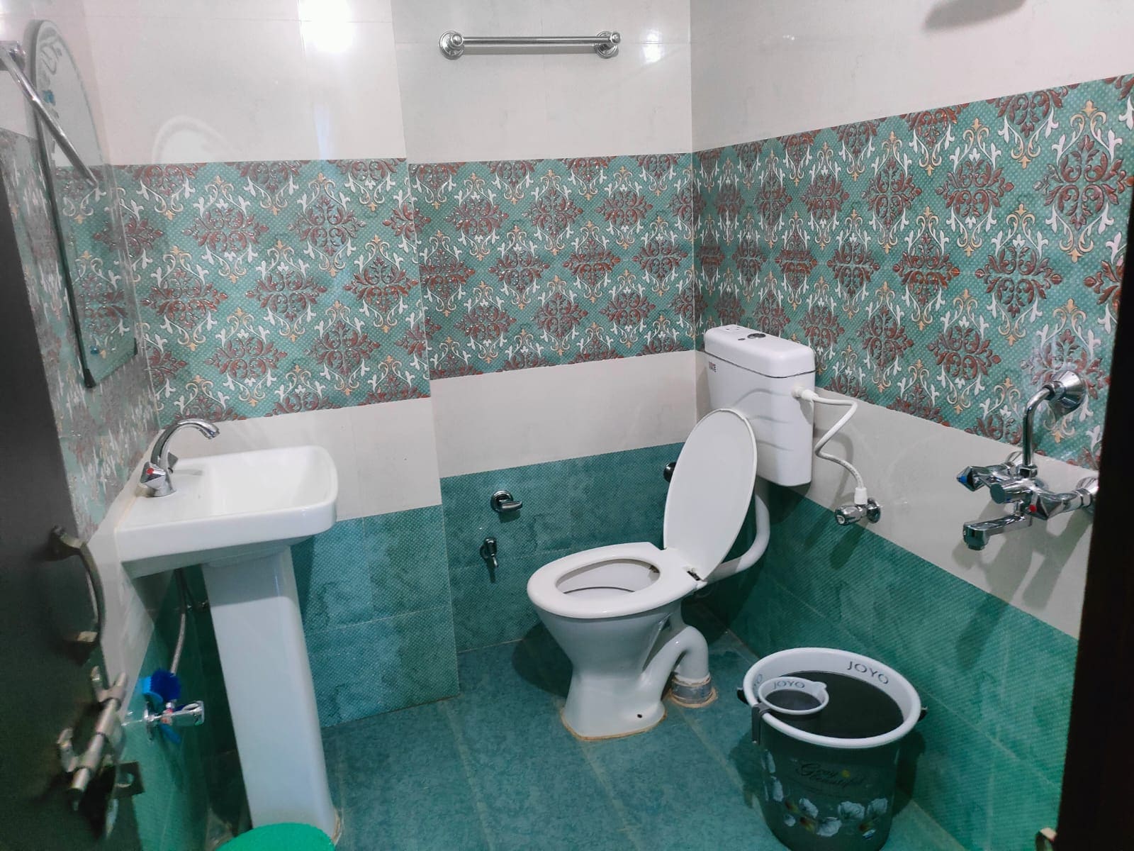 Hotel Rishabh - Tap to explore photos