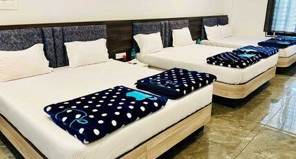 Hotel JK Palace Room Type - Deluxe Six Bed Room
