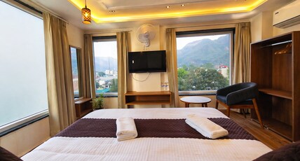 THE MONTARA Room Type - King Room with Mountain View