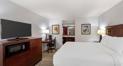 Best Western Plus Redondo Beach Inn Room Type - 1 King Bed, Non-Smoking, Exterior Room, Work Desk, Microwave And Refrigerator, Full Breakfast