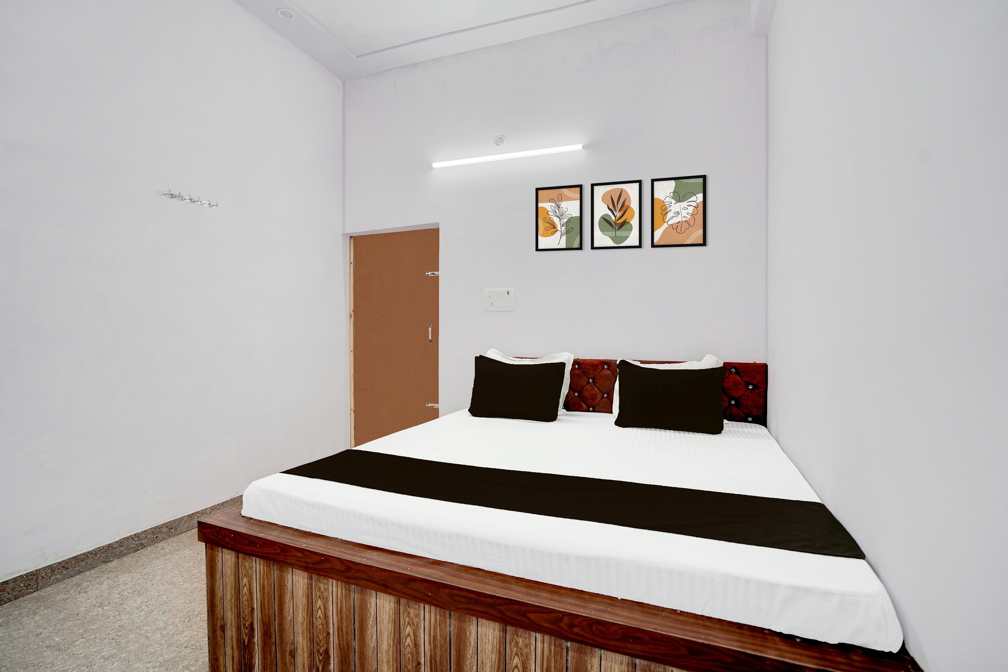 Hotel O Chaudhary Raj Hotal - Tap to explore photos