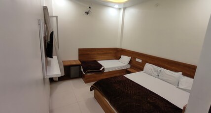 Hotel Shree Ujjain Room Type - Deluxe Triple Room