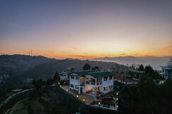 Hilltop Mountain Serviced Villa Near Mukhteshwar