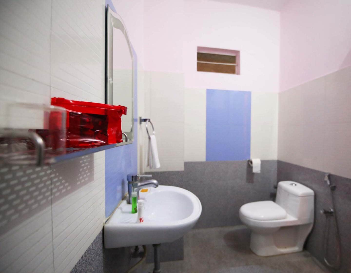 Hotel Manohar Palace - Tap to explore photos