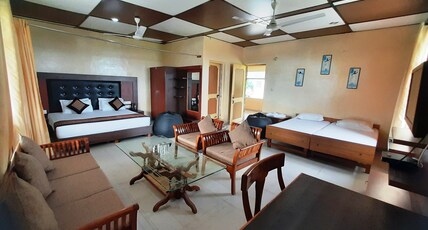 Pops Hotel and Restaurant Room Type - Classic family Suite AC