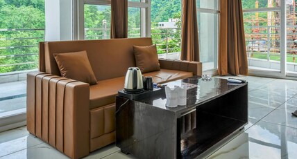 Ganga View Bungee Retreat Room Type - Bedroom 2