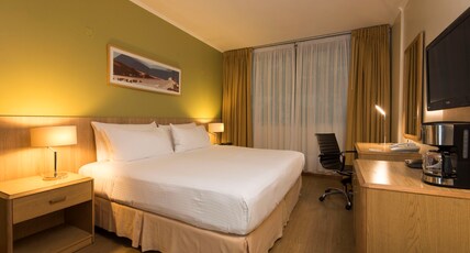 Holiday Inn MONTEVIDEO Room Type - 1 Queen Standard Smoking