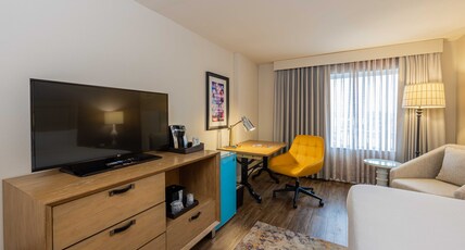 Hotel Indigo Austin Downtown Room Type - 1 King Bed Standard