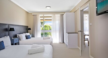 Best Western Sanctuary Inn Room Type - 1 Queen 2 Single Beds, Non-Smoking, 1 Queen And 2 Single Beds, Family Room, Free Wi-Fi, Lcd Televisi Best Western Sanctuary Inn Room Type - 1 Queen 2 Single Beds, Non-Smoking, 1 Queen And 2 Single Beds, Family Room, Free Wi-Fi, Lcd Televisi