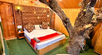 Royal Himalayan Tree House Room Type - Deluxe Treehouse with Mountain View