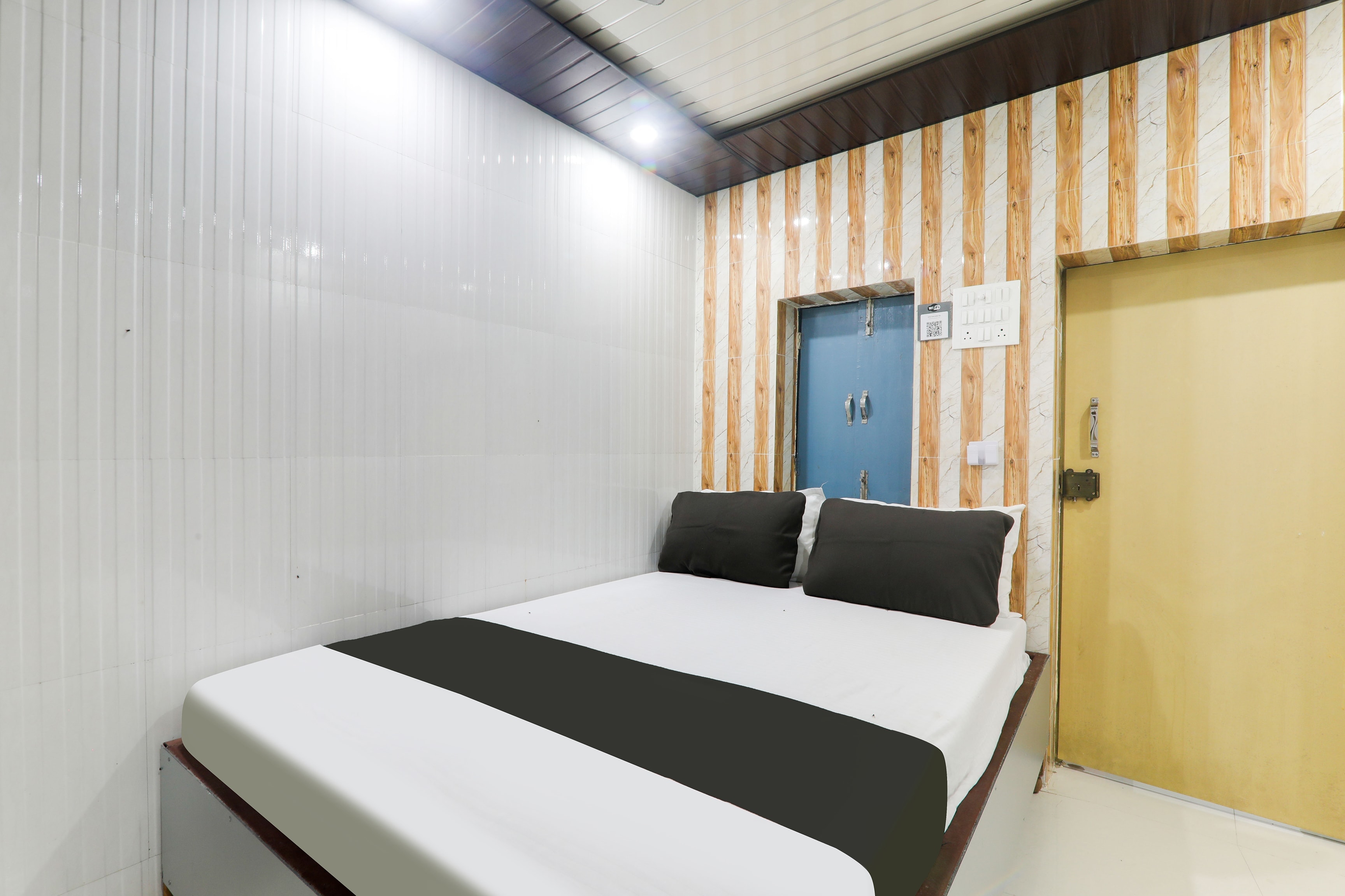 Hotel O GOLDEN KEY Guest House - Tap to explore photos