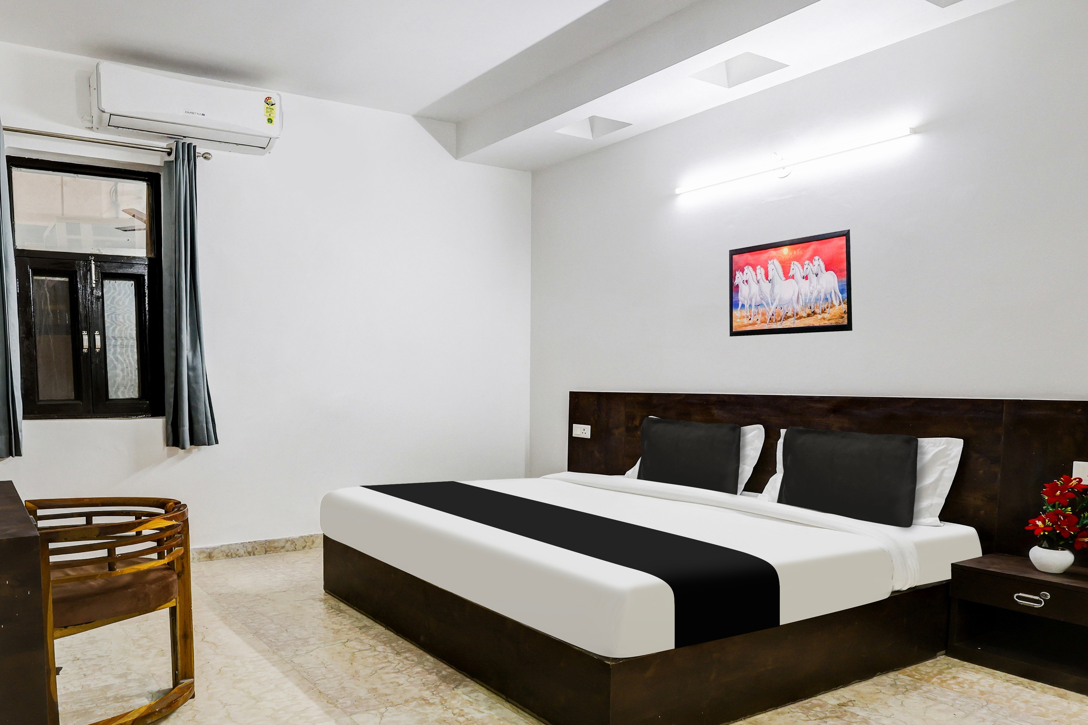 Townhouse by OYO Mayfield Garden Nearby Golf Course Road - Tap to explore photos