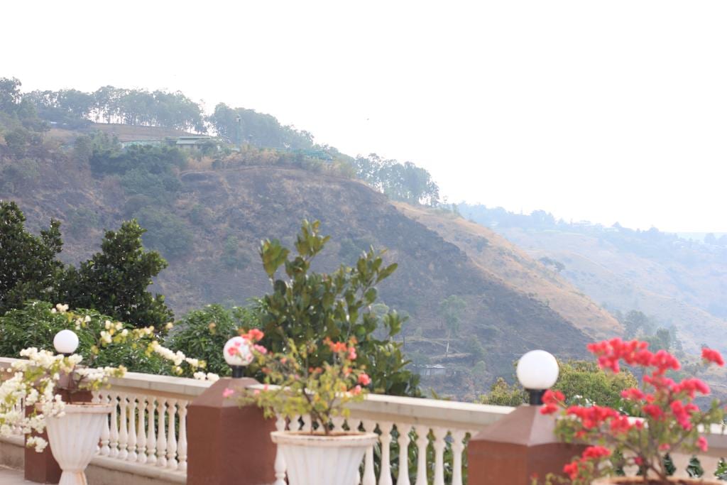 Mount View Executive, The Valley Resort - Tap to explore photos