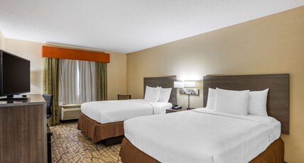 Best Western Danville Inn Room Type - Accessible - 2 Double, Mobility Accessible, Bathtub, Work Desk, Microwave And Refrigerator, Wi-Fi, N