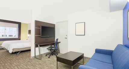 Holiday Inn Express Doral Room Type - 1 King Standard Mobil Access Roll Shwr