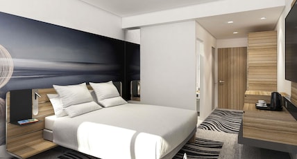 Novotel London Waterloo Room Type - Superior Premium Room with Queen-size bed and convertible sofa Novotel London Waterloo Room Type - Superior Premium Room with Queen-size bed and convertible sofa