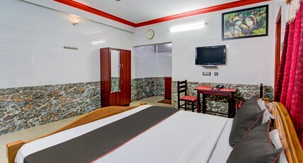 Hotel O SR Room Type - Classic with Balcony