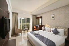 Golden Munnar Palace By Hawk Hospitality