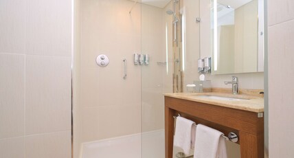 HAMPTON BY HILTON SAMSUN Room Type - QUEEN ROOM W  FRIDGE NS