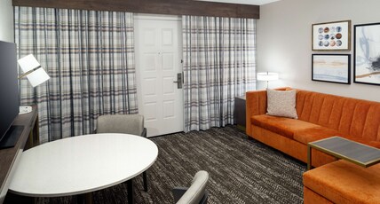 Embassy Suites by Hilton Orlando-North Room Type - 2DBL STE ACC TUB ATRIUM NS