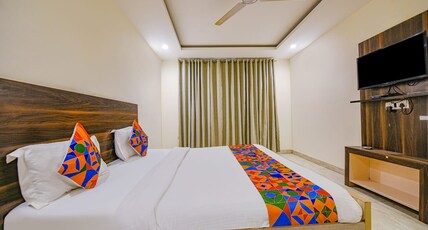 Hotel Lakshmi Palace Room Type - Executive Room with Wi-Fi (Sanitized )