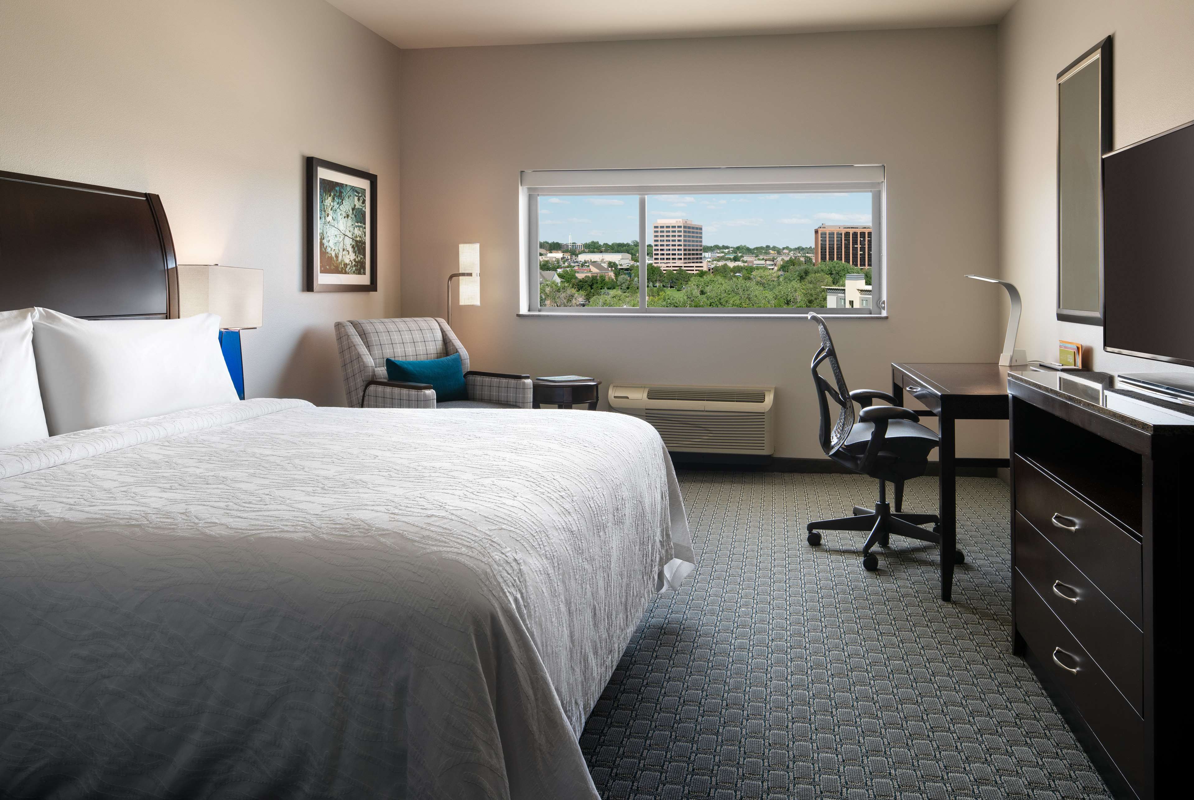 Hilton Garden Inn Denver/Cherry Creek - Tap to explore photos