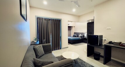 Housr Wakad Pune, Hinjewadi Road Room Type - Premium Suite with Living Area