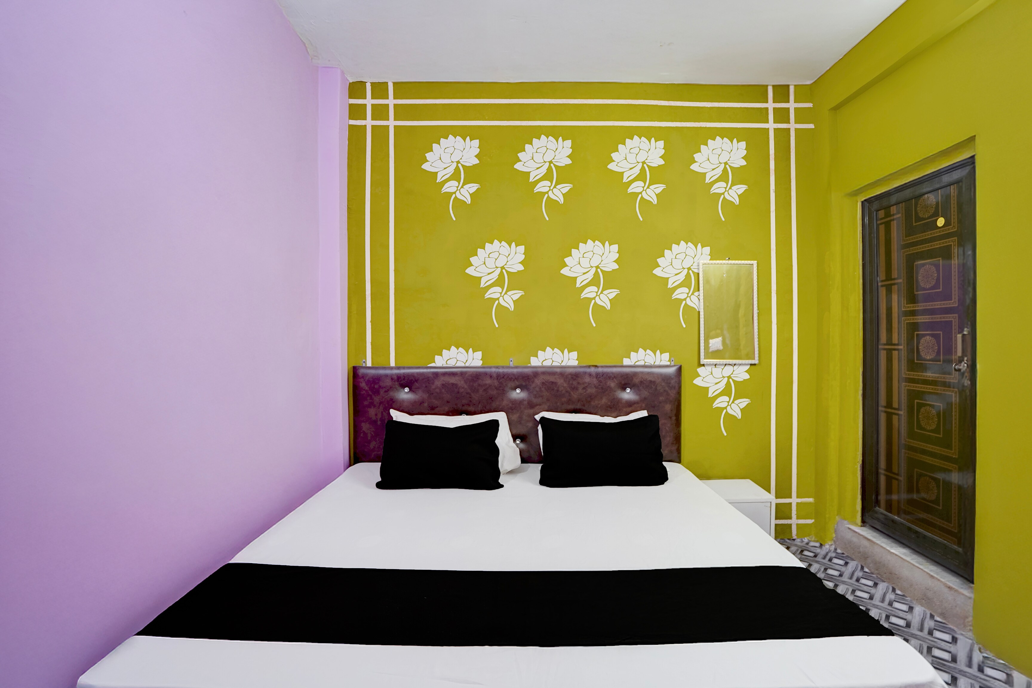 Spot On Hotel Dream.inn - Tap to explore photos