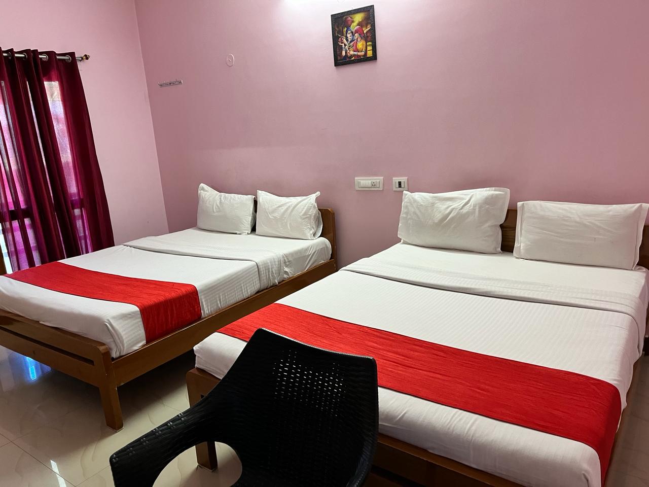 Peeacock Cottages - Tap to explore photos