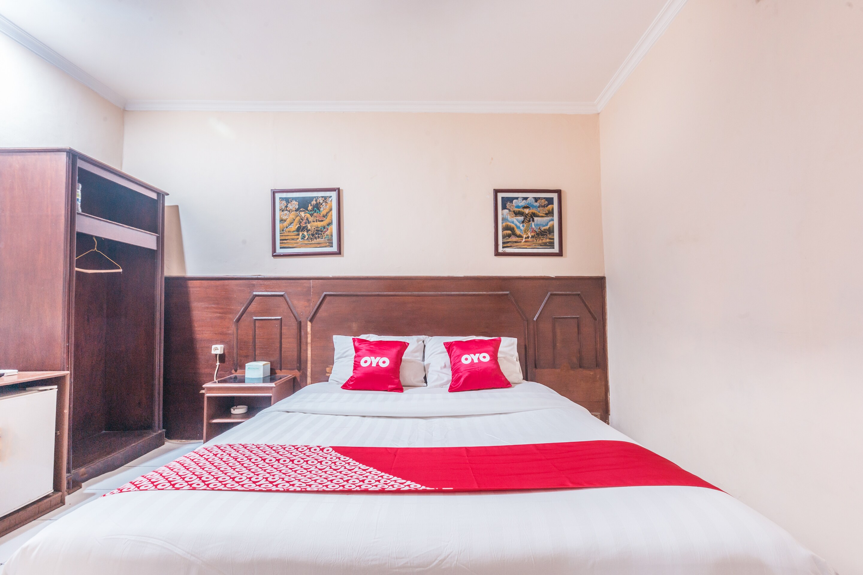 OYO 94759 Hotel Taman Cibinong - Tap to explore photos