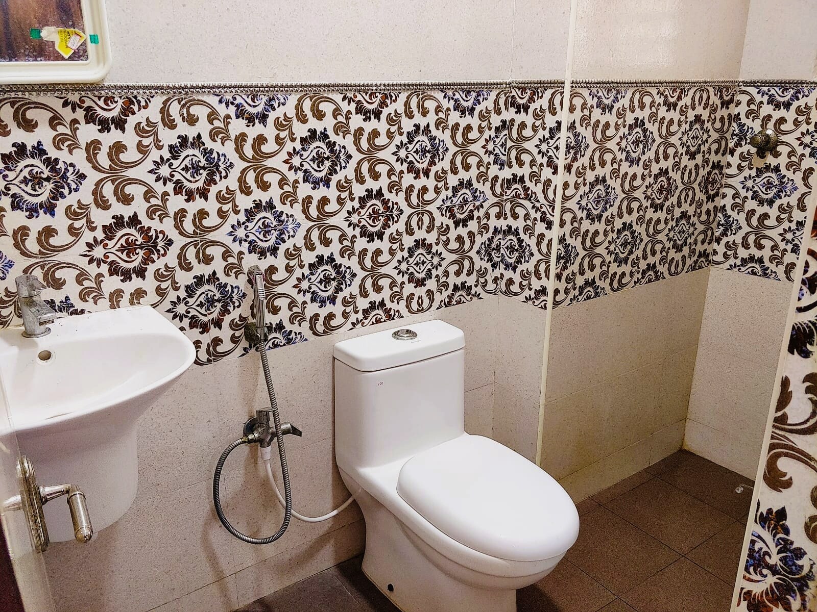 Care Stays - Near Apollo Hospitals - Tap to explore photos
