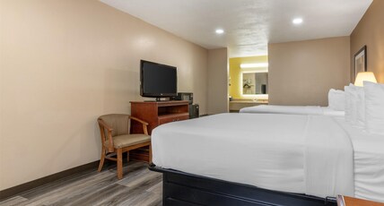 SureStay Plus Hotel By Best Western Poteau Room Type - 2 Queen Beds, Smoking Room, Flat Screen Television, Dining Table, Microwave And Refrigerator, Coffee SureStay Plus Hotel By Best Western Poteau Room Type - 2 Queen Beds, Smoking Room, Flat Screen Television, Dining Table, Microwave And Refrigerator, Coffee