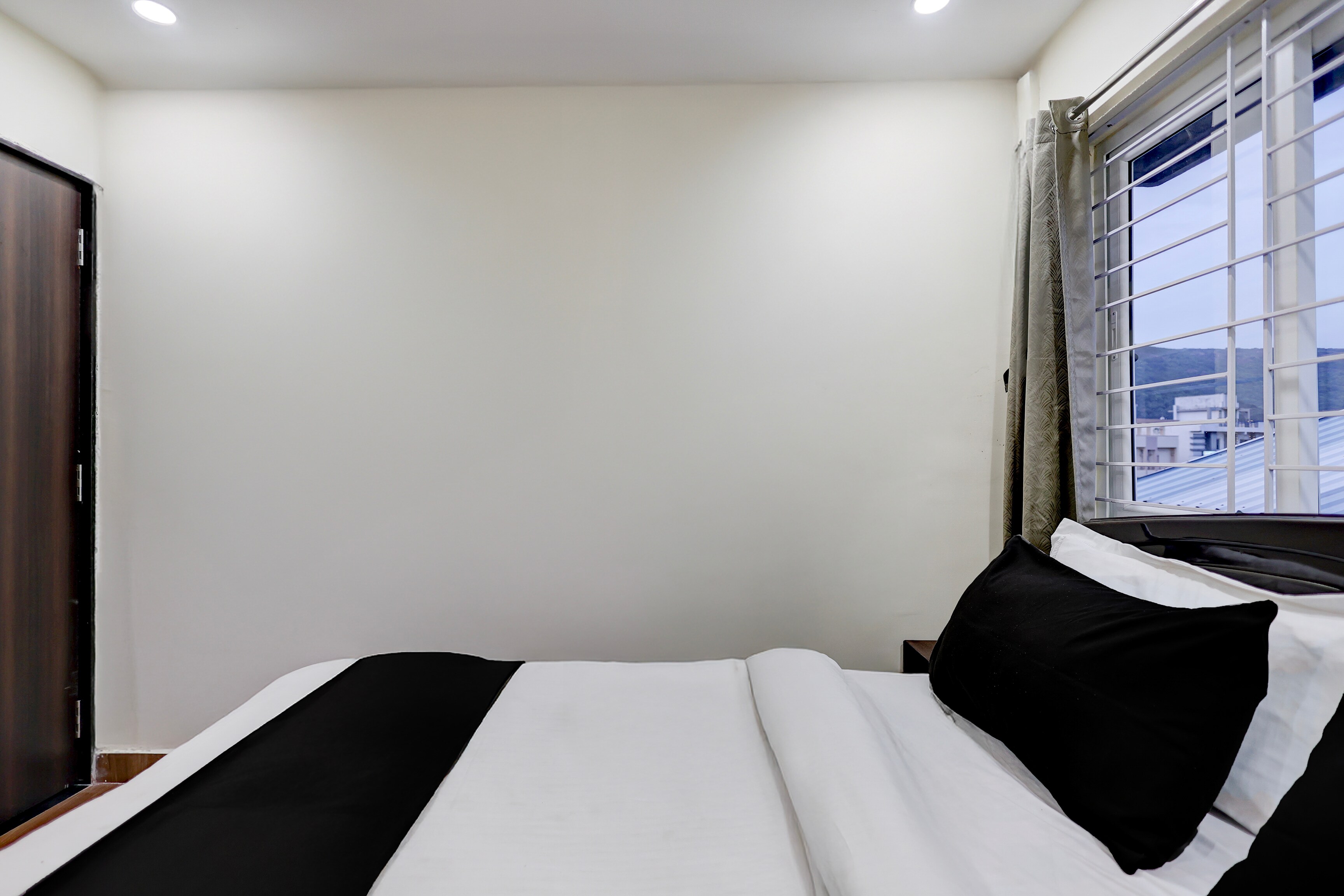 Super Hotel O Satyam Junction Seethammadhara - Tap to explore photos