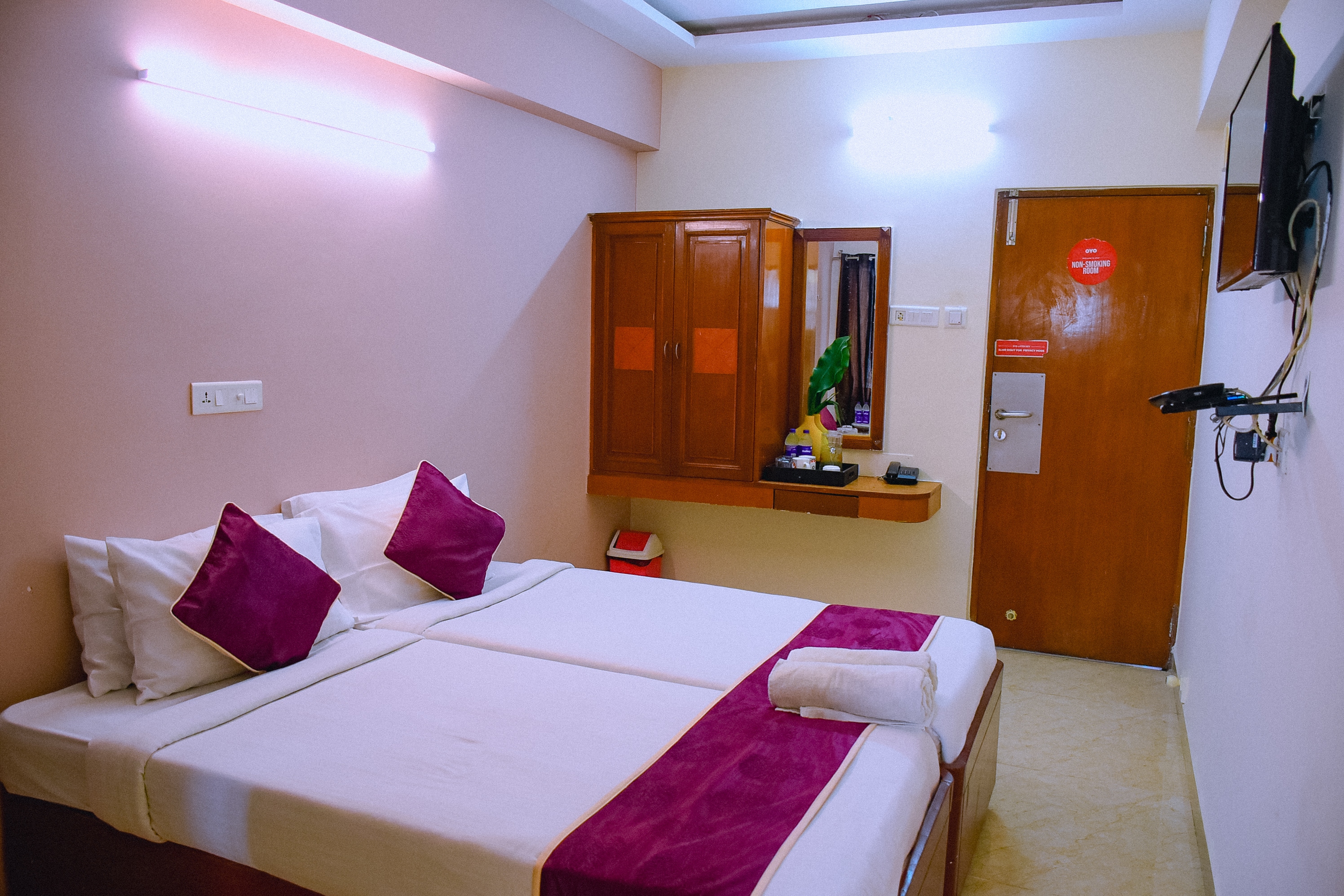 Naksha Tree Hotel Kishore Inn Koyambedu - Tap to explore photos