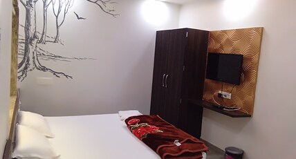 Hotel Radhika Room Type - Deluxe (3X)