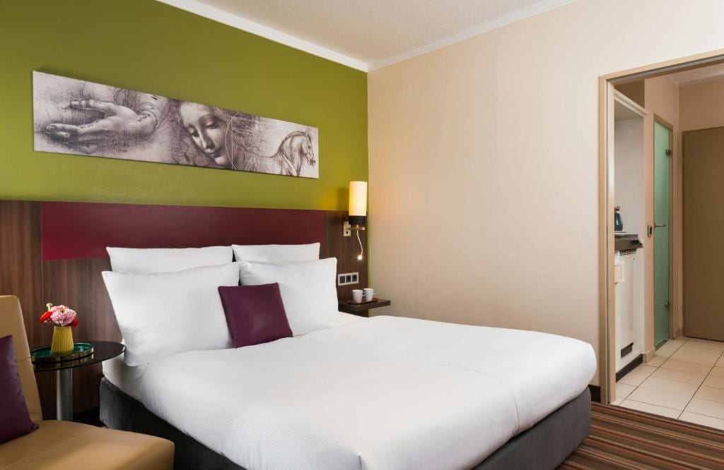Leonardo Hotel & Residenz Munich - Tap to explore photos