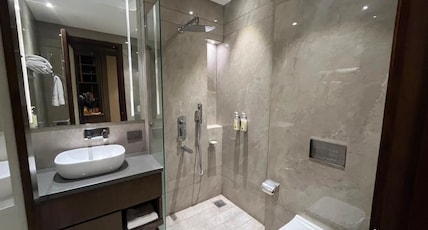 HOTEL KARLTON INN Room Type - Executive Room HOTEL KARLTON INN Room Type - Executive Room