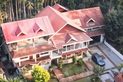 Thulung Shared Nature Stay With Swimming Pool | 6BR |FF  By Homeyhuts