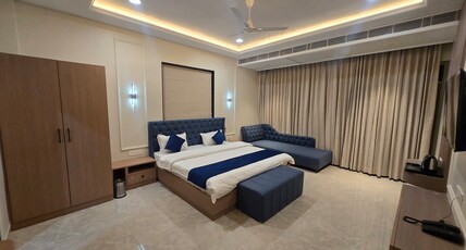 HOTEL SHREE KARNI PALACE Room Type - King Family Rooms