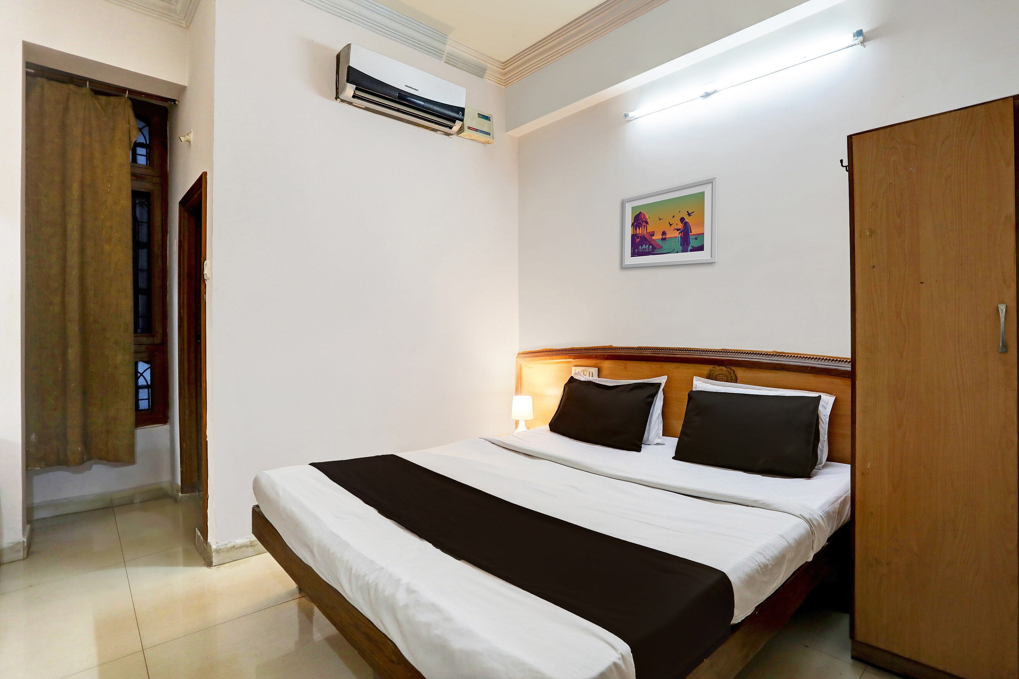 SPOT ON Hotel Rk Residency Near MGBS Bus station - Tap to explore photos