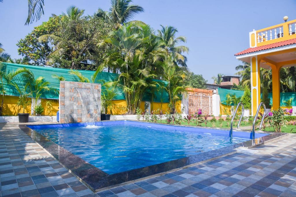 Studio Beach Apartments - Tap to explore photos